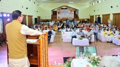 CM Dhami meets Yuvak Mahila Mangal Dal representatives announce incentives