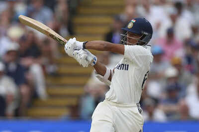 IND vs ENG 2025: Yashasvi Jaiswal breaks Sunil Gavaskar’s 49-year record; joins elite list with Rahul Dravid and Virender Sehwag | Cricket News 1 122260093