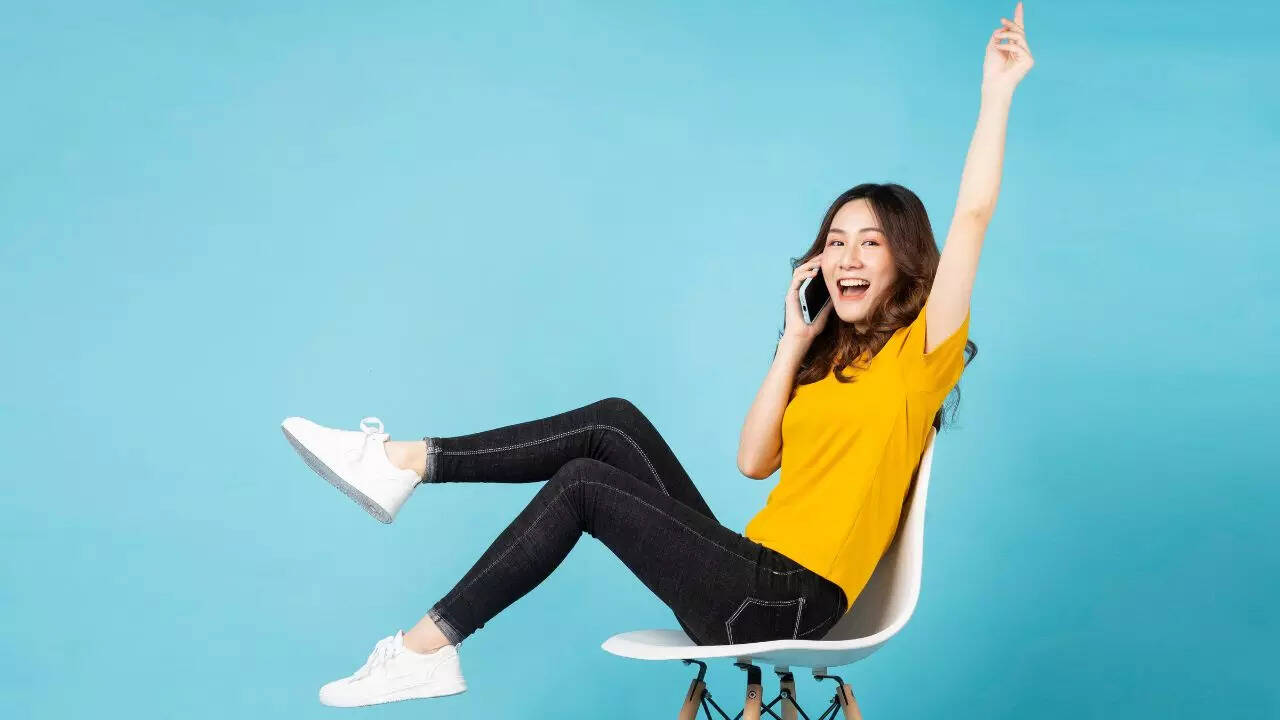 Are you intelligent, egocentric, or artistic? Here's what your sitting posture reveals about you 1 msid 122280136imgsize 25630.cms