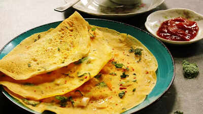 Moong dal chilla vs idli: Which one actually helps you lose weight faster? |