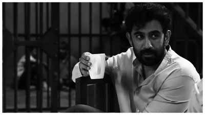 Amit Sadh introduces himself to content creators who fail to recognize the artist; Fans applaud his humble nature: ‘I am an actor…’ |