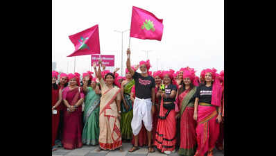 Milind Soman: Many women are more comfortable running in sarees than in shorts or tights | Mumbai News 1 124778266
