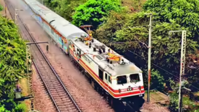 a 31 year old maharashtra state security corporation jawan ganesh jagdale died friday morning after falling from a running train between borivali and malad stations