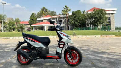 aprilia sr 175 scooter review fun fast but ready for daily commutes