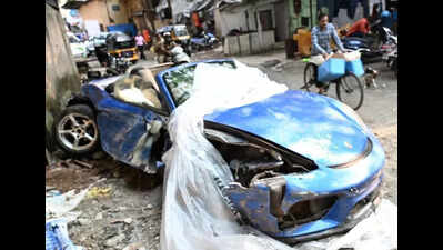 law student crashes car after hitting pothole on western express highway in mumbai