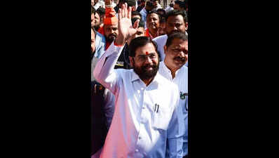 5 navi mumbai ex corporators join shiv sena move seen as a blow to shiv sena ubt congress