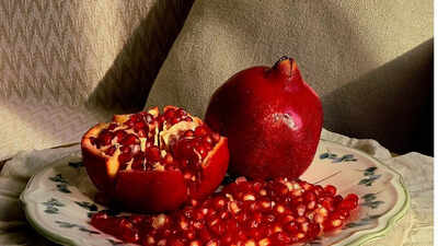 how to remove pomegranate seeds without any mess in just 5 minutes