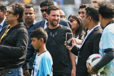messi39s tour of india gets off to chaotic start as angry fans storm field