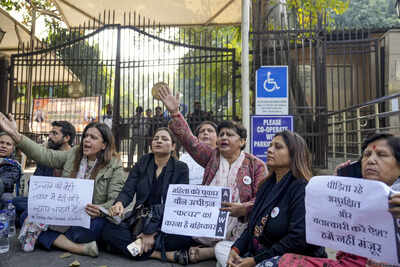 unnao rape case protest outside delhi hc