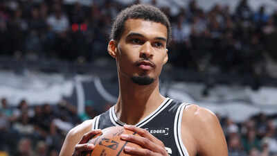 victor wembanyama is playing with limited minutes