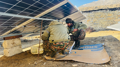army jawans installing a 10kw power plant at muguthang village in north sikkim credit trishakticorps ia
