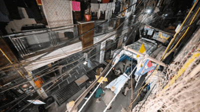 delhi man walks into police station confesses to killing mother 2 siblings