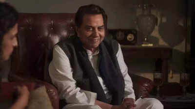 dharmendra ikkis 1767250032253 1767250032467