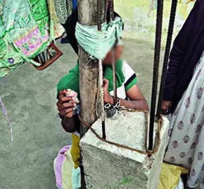 nagpur parents go to work chain 12 yr old habitual thief at home